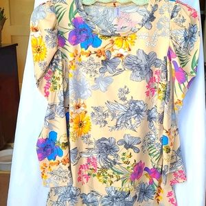 Beautiful floral top with ruched shoulders